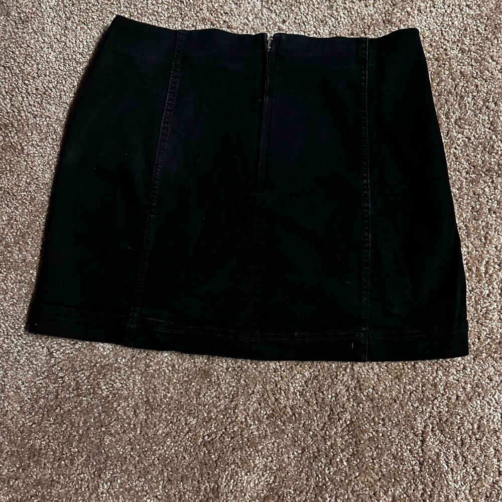 Worn once for a skirt it’s soooo comfy with the band/waist being stretchy!